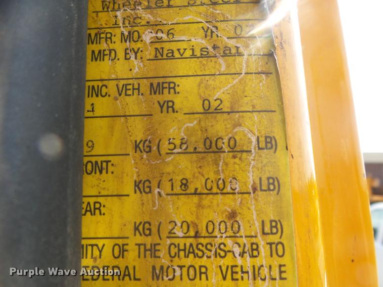 image for item DB7474 2002 International 7400 truck chassis