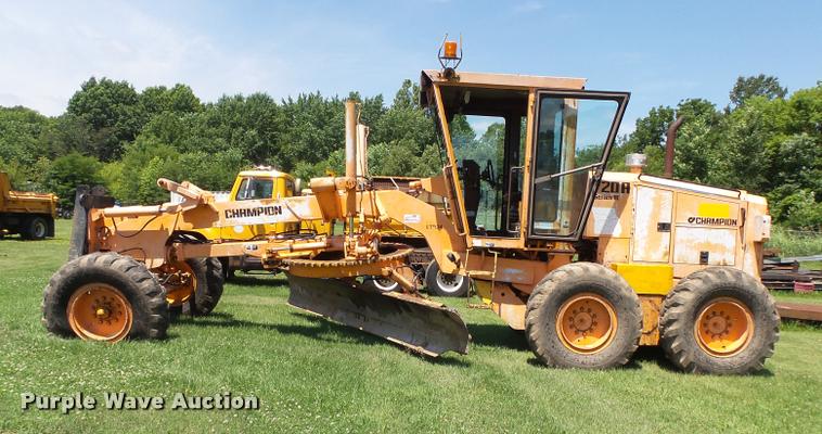 image for item DB7479 Champion 720A Series III motor grader