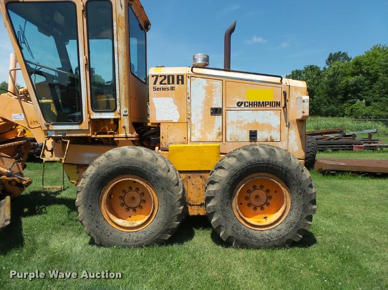 image for item DB7479 Champion 720A Series III motor grader