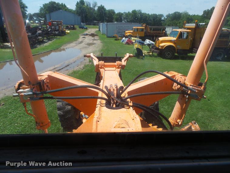 image for item DB7479 Champion 720A Series III motor grader