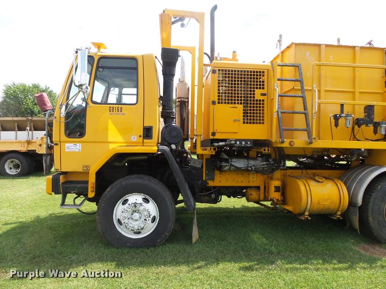 image for item DB7484 1996 Ford CFT8000 M-B807P paint striping truck