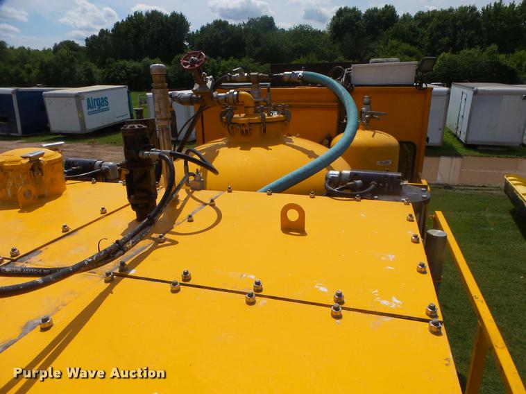 image for item DB7484 1996 Ford CFT8000 M-B807P paint striping truck