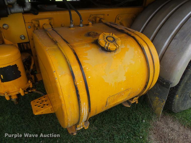 image for item DB7484 1996 Ford CFT8000 M-B807P paint striping truck