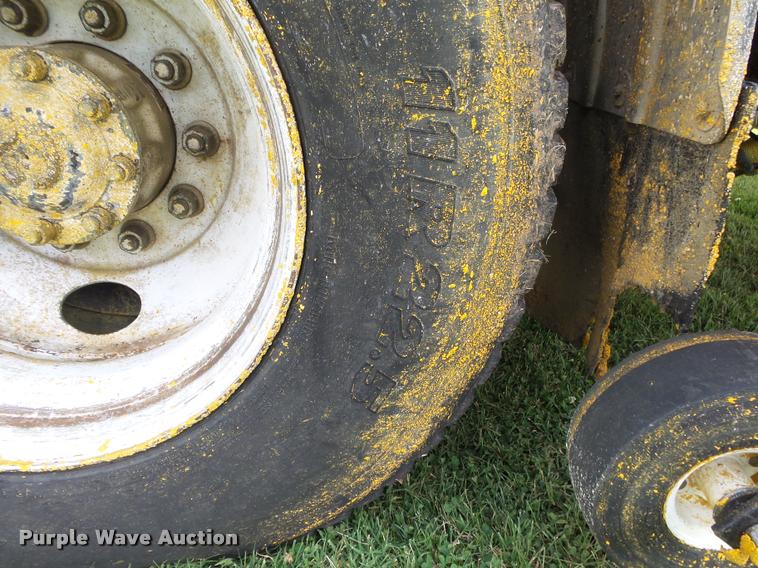 image for item DB7484 1996 Ford CFT8000 M-B807P paint striping truck