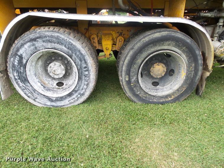 image for item DB7484 1996 Ford CFT8000 M-B807P paint striping truck