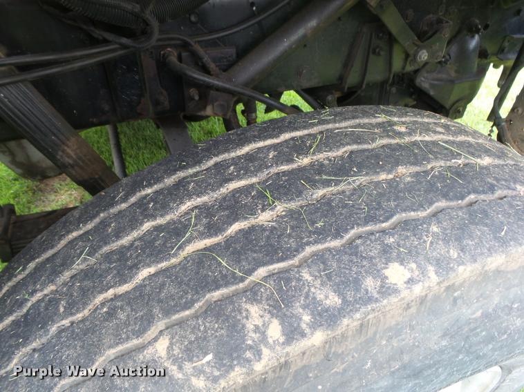 image for item DB7484 1996 Ford CFT8000 M-B807P paint striping truck