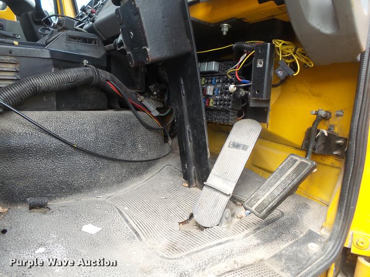 image for item DB7484 1996 Ford CFT8000 M-B807P paint striping truck