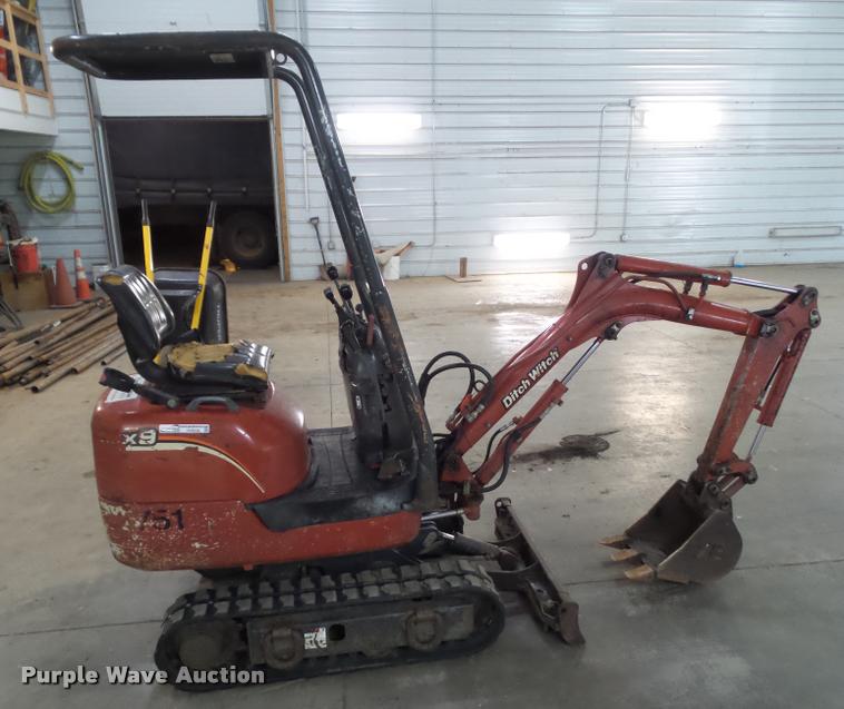 image for item DH9339 2006 Ditch Witch MX9 compact excavator