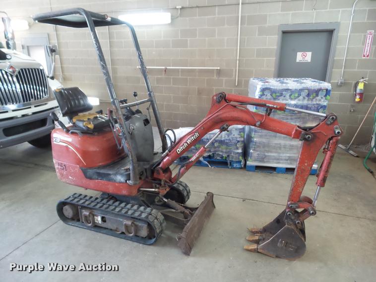 image for item DH9339 2006 Ditch Witch MX9 compact excavator