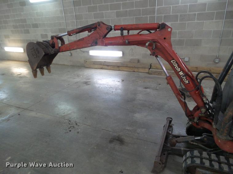 image for item DH9339 2006 Ditch Witch MX9 compact excavator