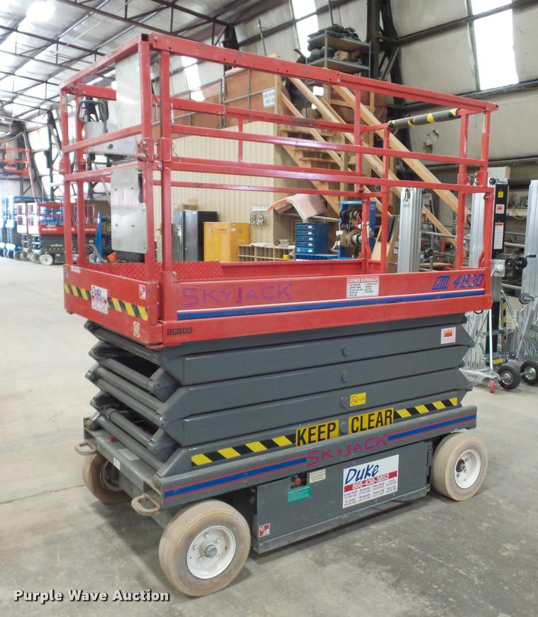 image for item DJ9524 Sky Jack SJIII 4830 scissor lift