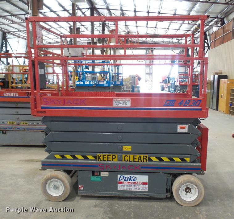 image for item DJ9524 Sky Jack SJIII 4830 scissor lift