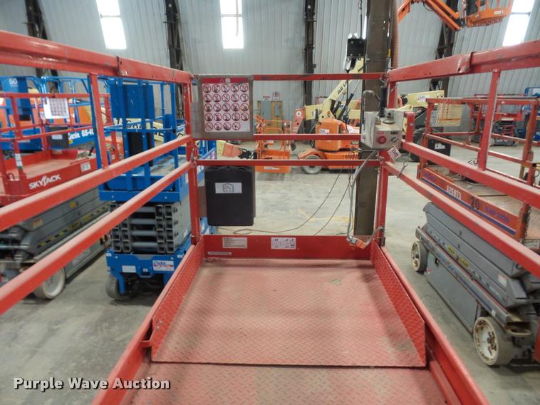 image for item DJ9524 Sky Jack SJIII 4830 scissor lift