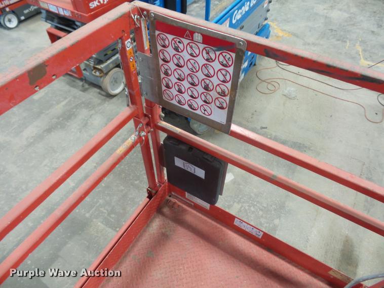 image for item DJ9524 Sky Jack SJIII 4830 scissor lift