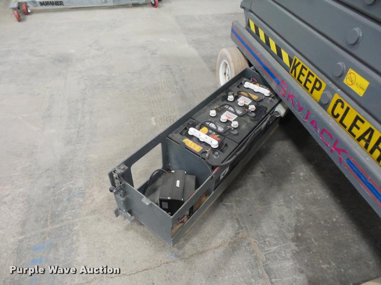 image for item DJ9524 Sky Jack SJIII 4830 scissor lift