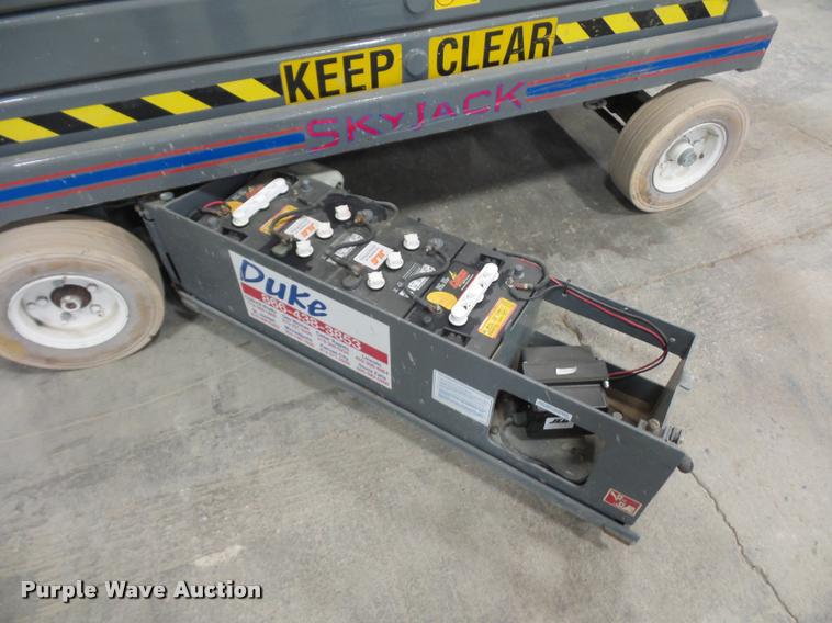 image for item DJ9524 Sky Jack SJIII 4830 scissor lift
