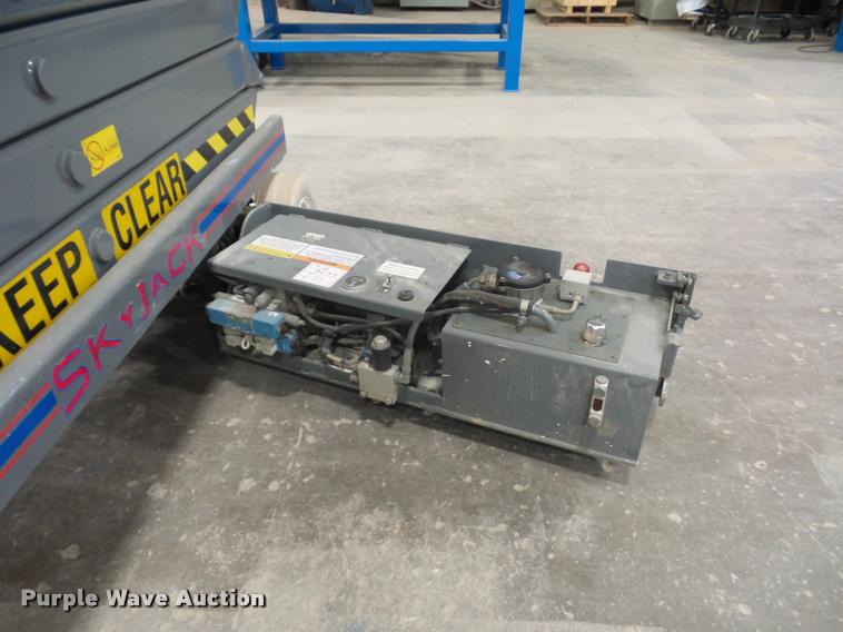 image for item DJ9524 Sky Jack SJIII 4830 scissor lift