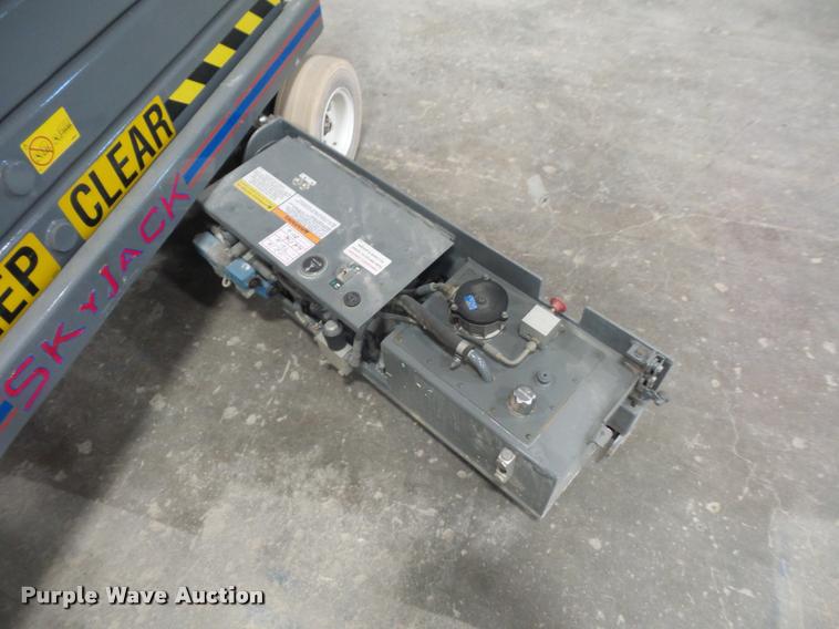 image for item DJ9524 Sky Jack SJIII 4830 scissor lift