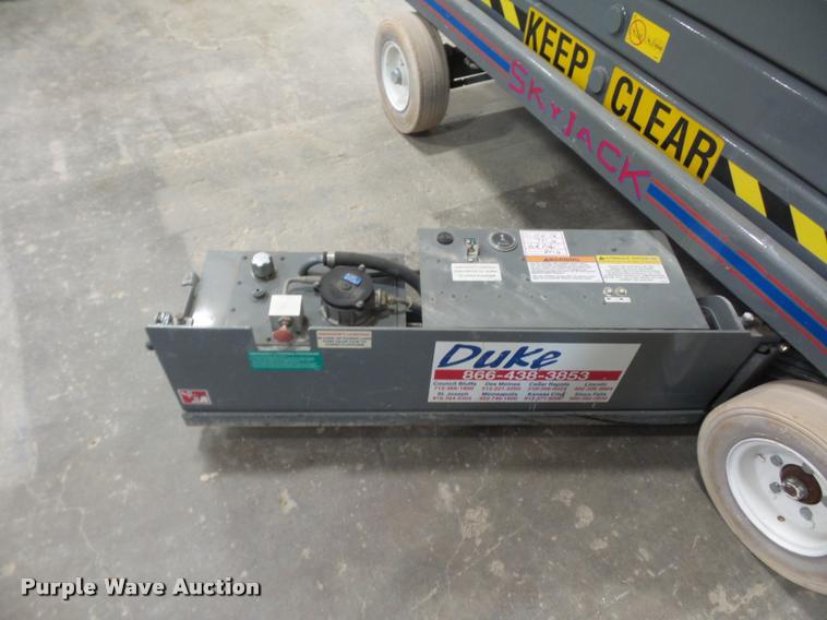 image for item DJ9524 Sky Jack SJIII 4830 scissor lift