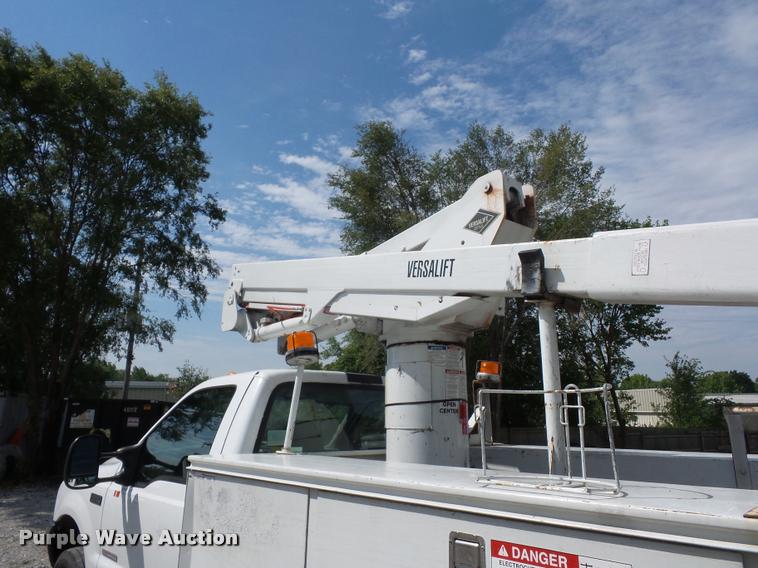 image for item DJ9597 2003 Ford F350 bucket truck
