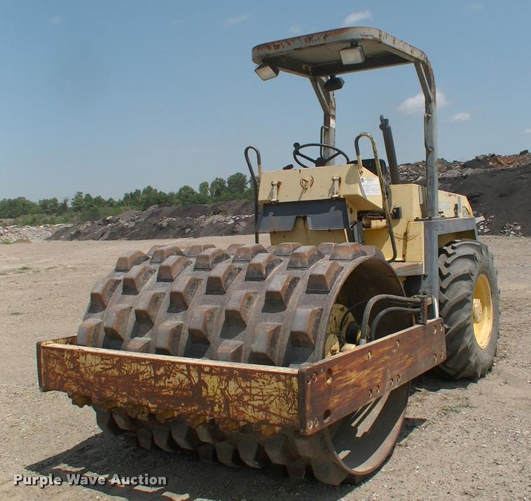 image for item DK9644 Bomag single drum roller