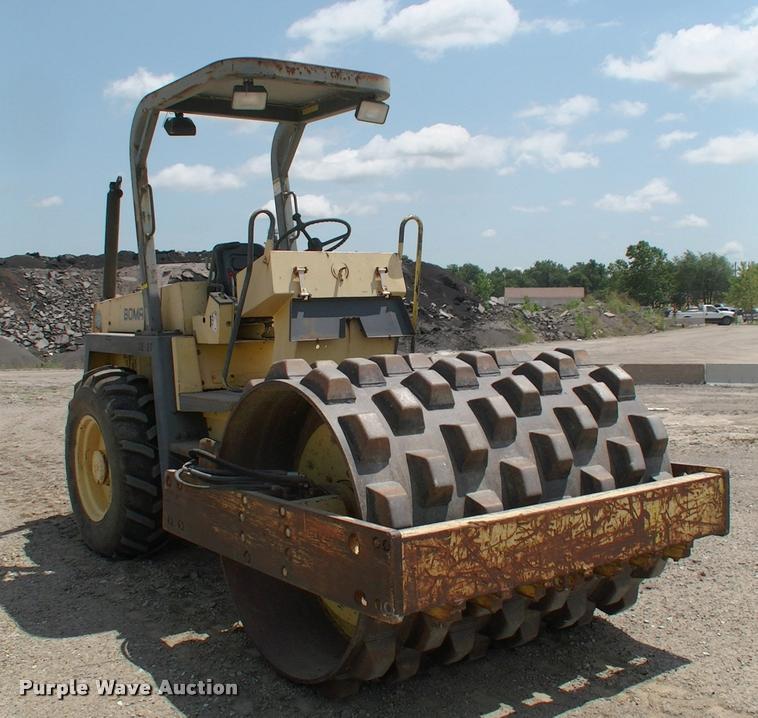 image for item DK9644 Bomag single drum roller