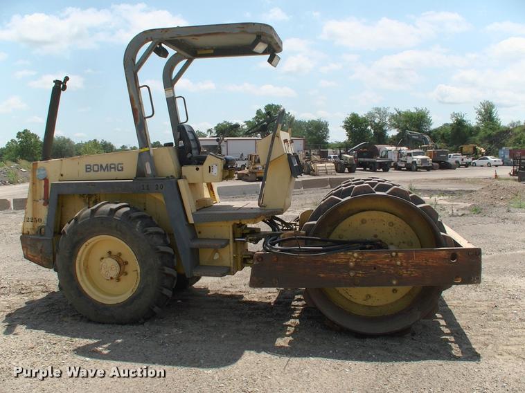 image for item DK9644 Bomag single drum roller