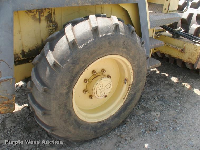 image for item DK9644 Bomag single drum roller