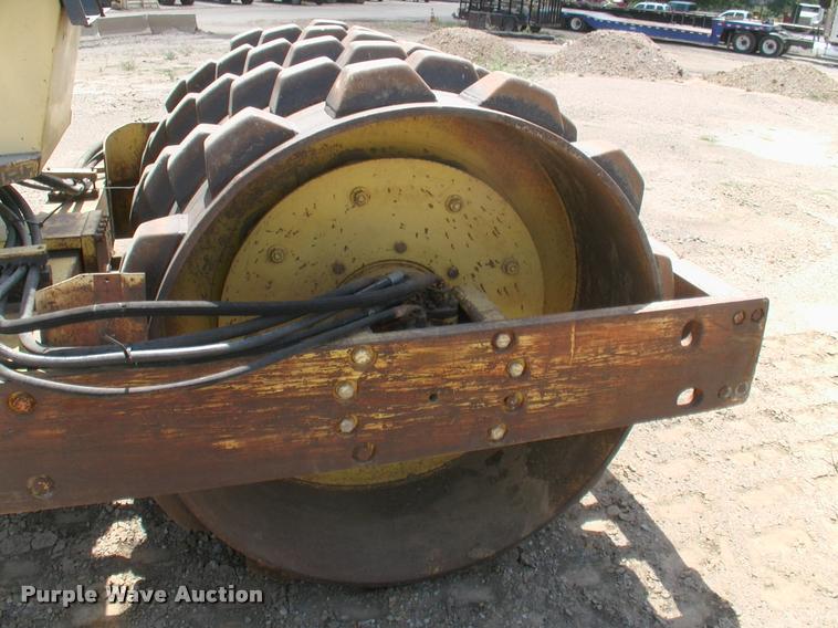 image for item DK9644 Bomag single drum roller