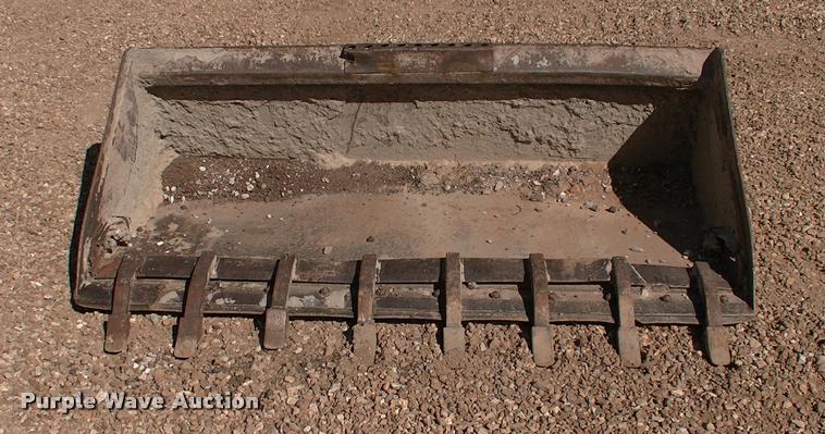 image for item DK9676 Skid steer bucket