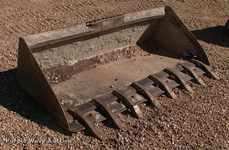 image for item DK9676 Skid steer bucket