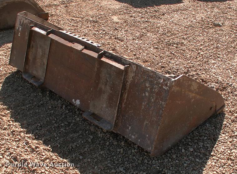 image for item DK9676 Skid steer bucket