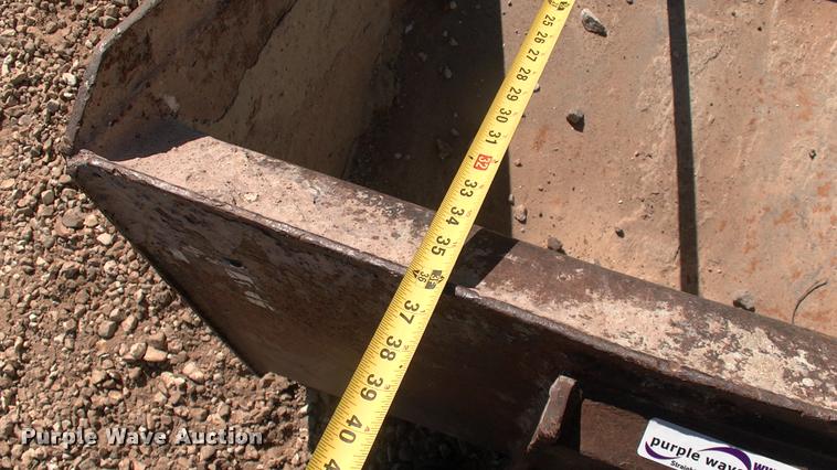 image for item DK9676 Skid steer bucket