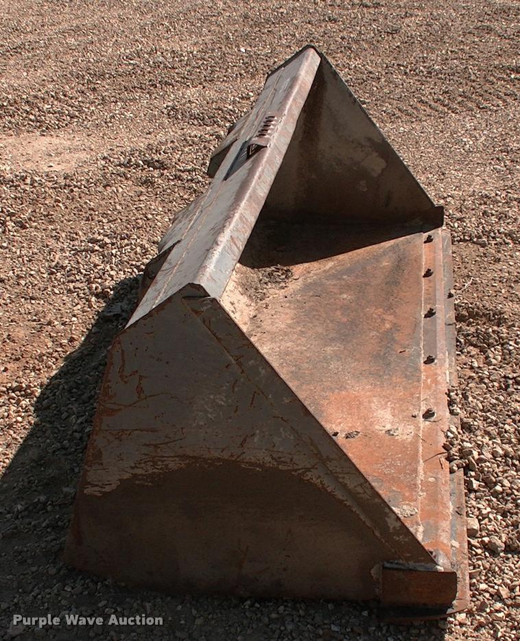 image for item DK9677 Skid steer bucket
