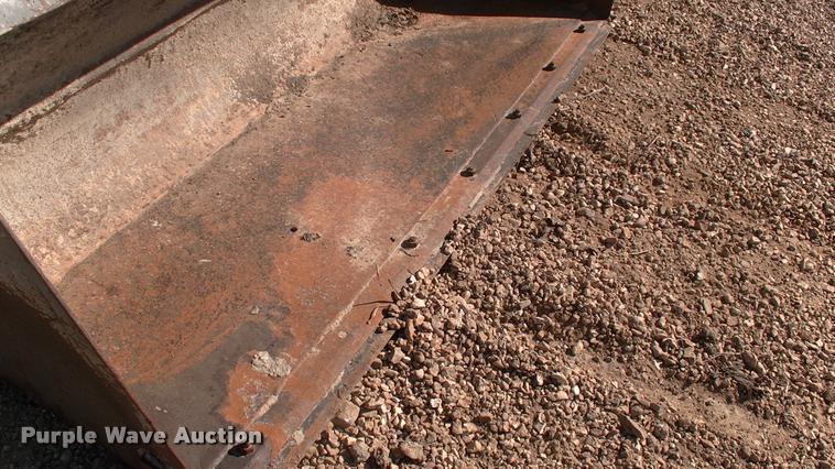 image for item DK9677 Skid steer bucket