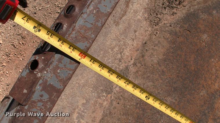 image for item DK9677 Skid steer bucket