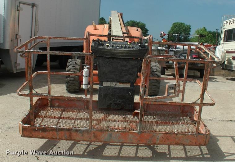 image for item DK9695 1999 JLG 600A boom lift