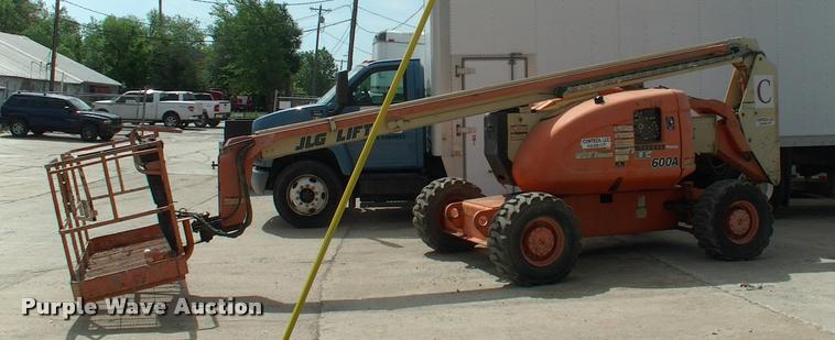 image for item DK9695 1999 JLG 600A boom lift