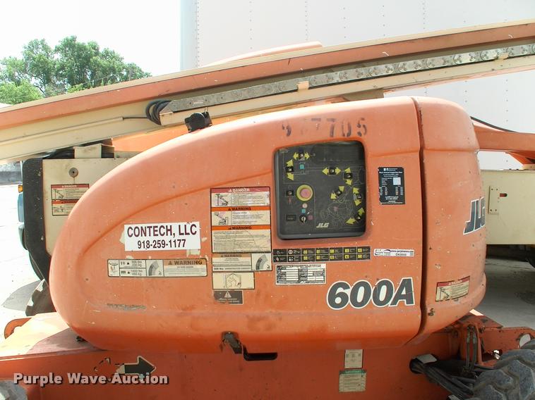 image for item DK9695 1999 JLG 600A boom lift