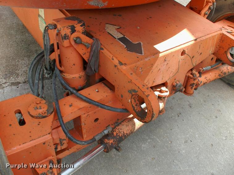 image for item DK9695 1999 JLG 600A boom lift
