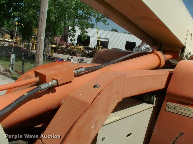 image for item DK9695 1999 JLG 600A boom lift