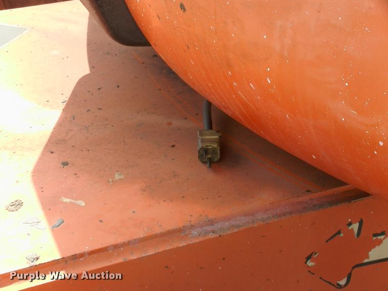 image for item DK9695 1999 JLG 600A boom lift