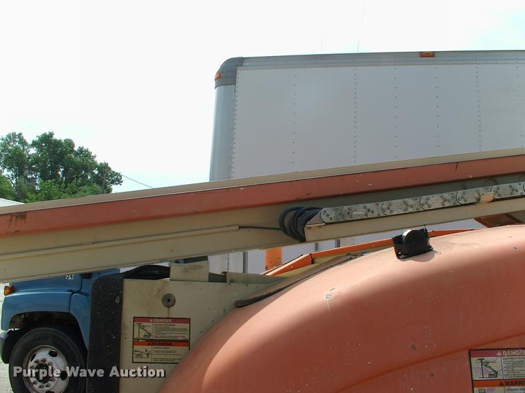 image for item DK9695 1999 JLG 600A boom lift