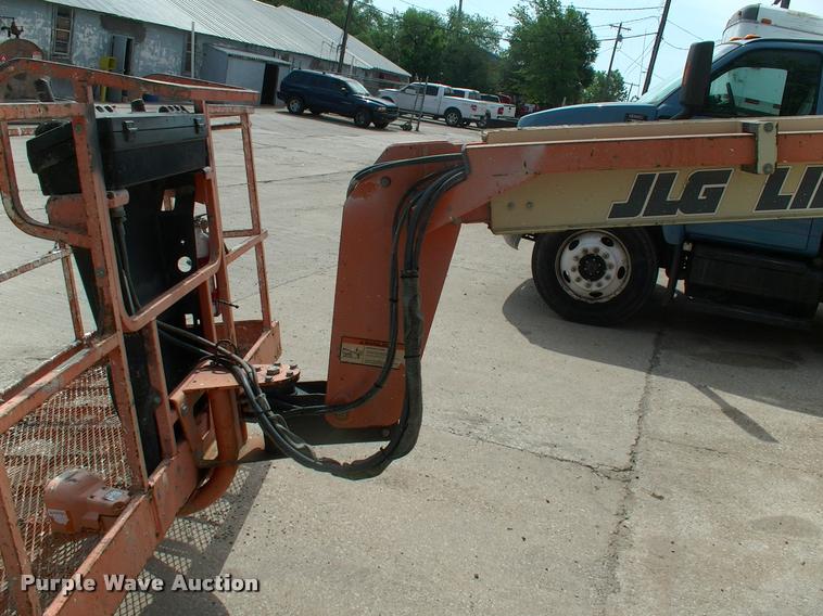image for item DK9695 1999 JLG 600A boom lift