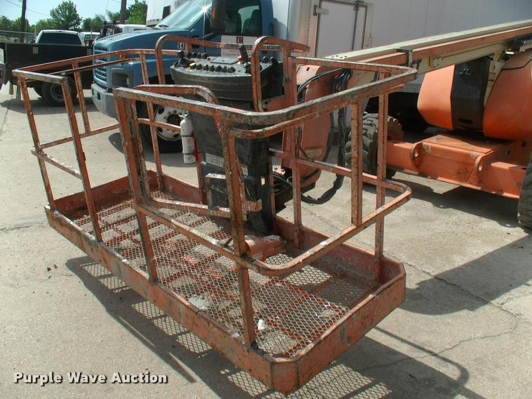 image for item DK9695 1999 JLG 600A boom lift