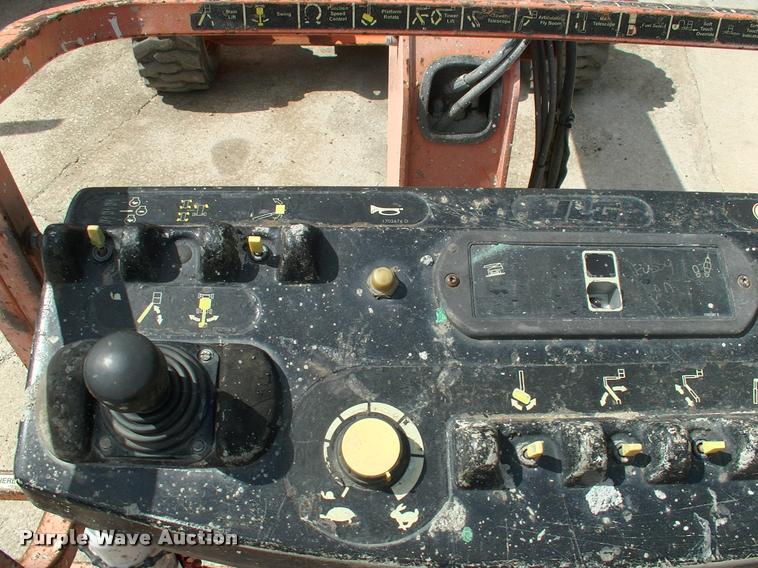 image for item DK9695 1999 JLG 600A boom lift