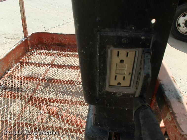 image for item DK9695 1999 JLG 600A boom lift