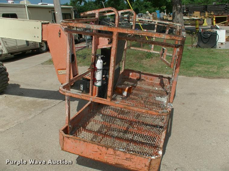 image for item DK9695 1999 JLG 600A boom lift