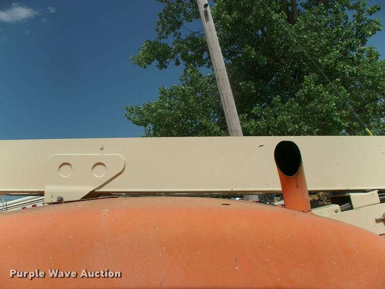 image for item DK9695 1999 JLG 600A boom lift