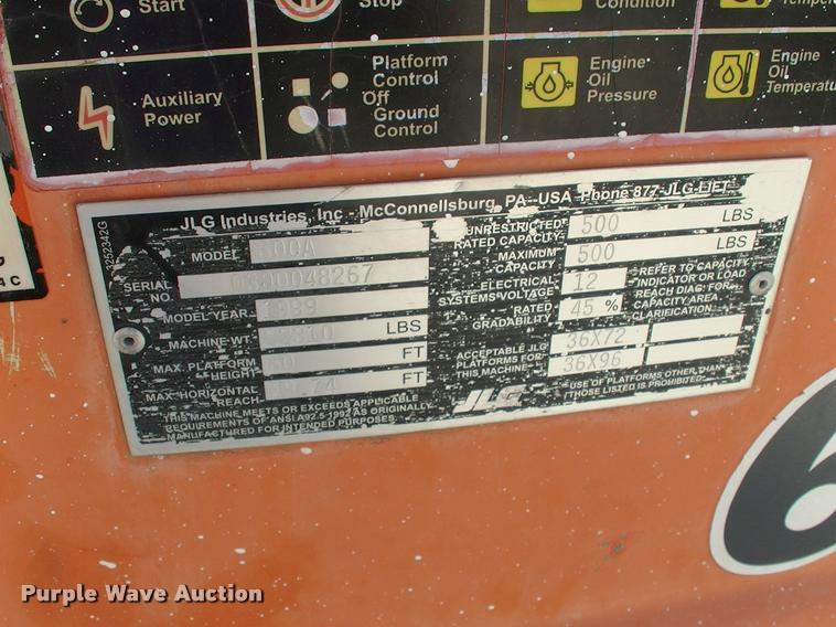 image for item DK9695 1999 JLG 600A boom lift